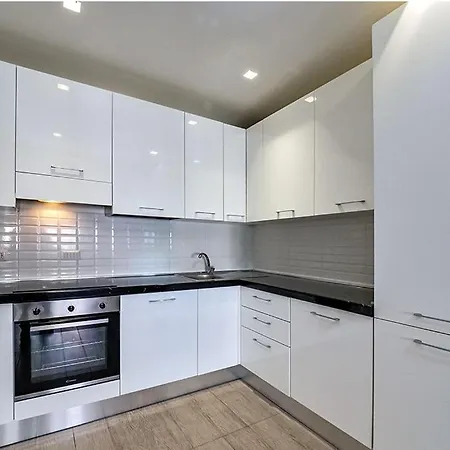 Lux 2 Metro M2 Apartment