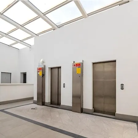 Lux 2 Metro M2 Milánó